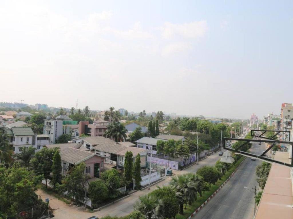 8Day Hotel Yangon Exterior foto