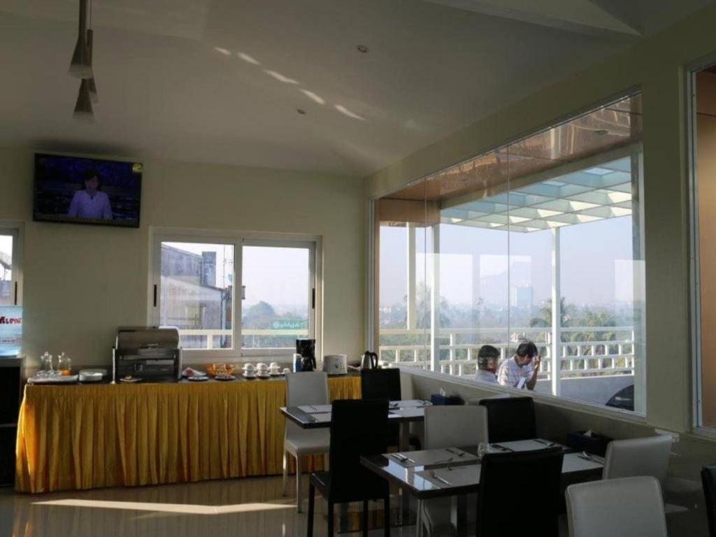 8Day Hotel Yangon Exterior foto