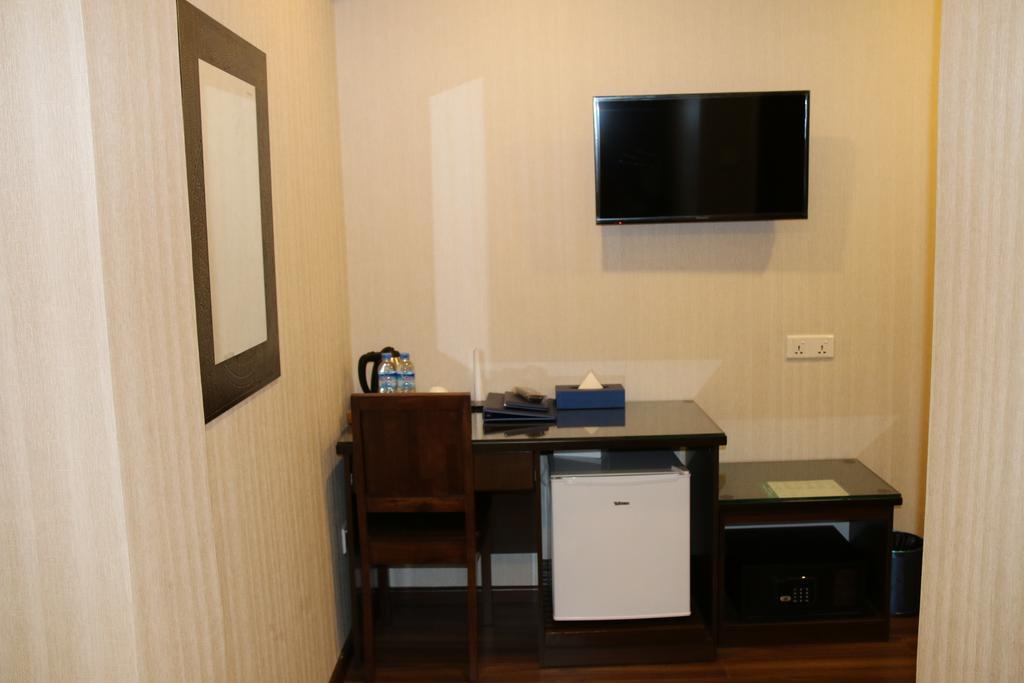 8Day Hotel Yangon Zimmer foto