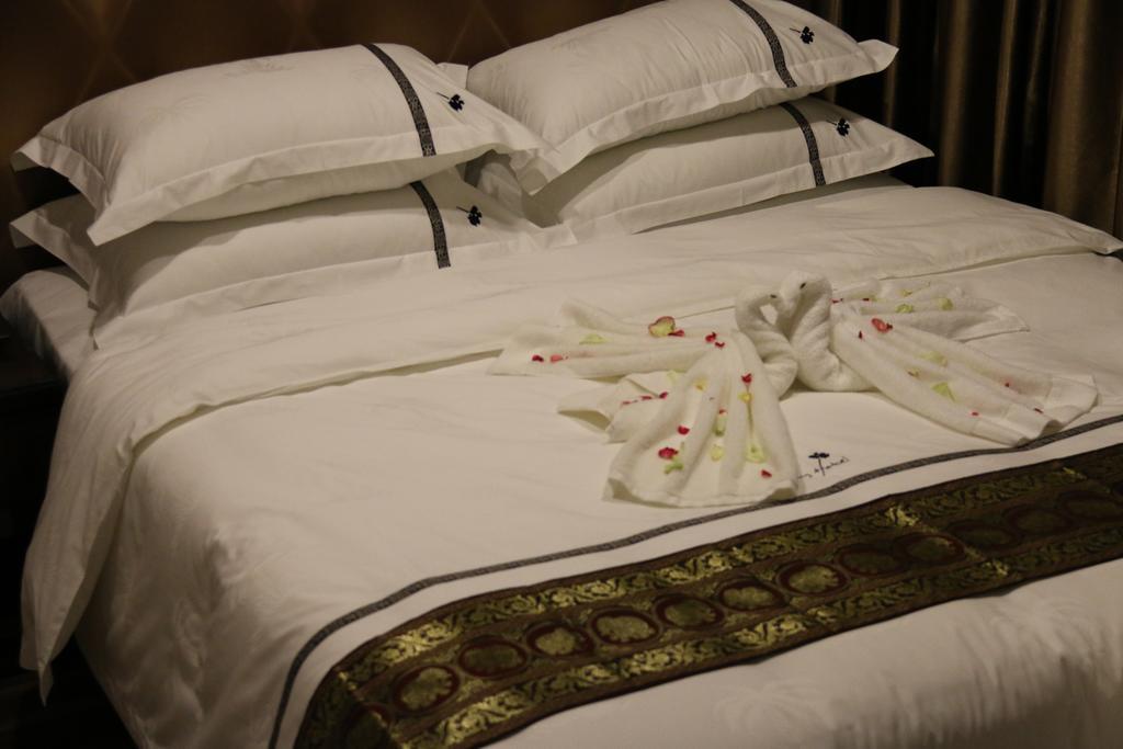 8Day Hotel Yangon Zimmer foto
