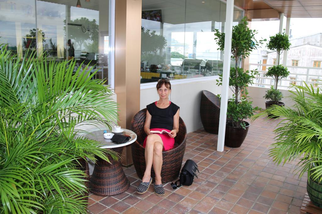 8Day Hotel Yangon Exterior foto